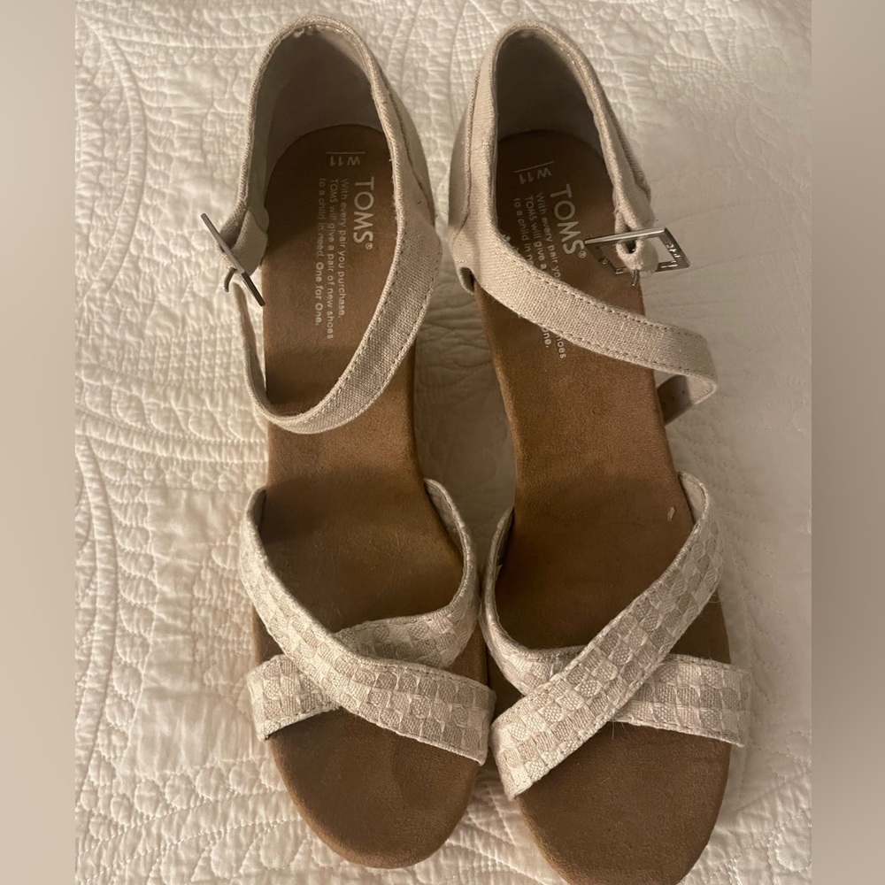 Toms | Beige Wedge